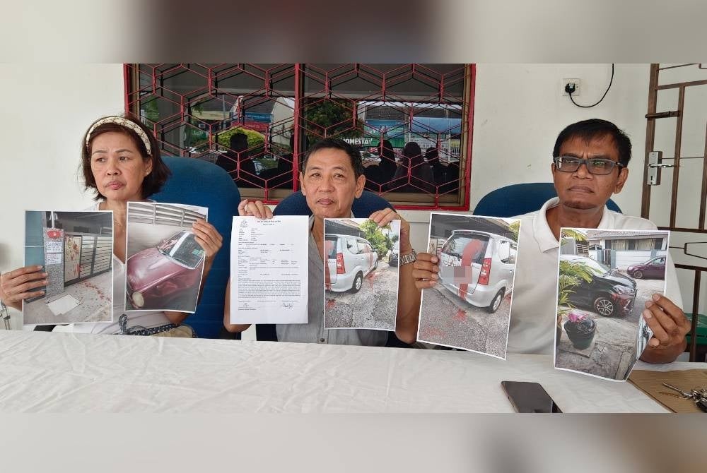 Chiang Leong Pan, 60, from Taman Bercham Indah, claimed that he noticed his son and daughter-in-law's two cars and his house gate were splashed with red paint at around 9am when he was about to leave the house.