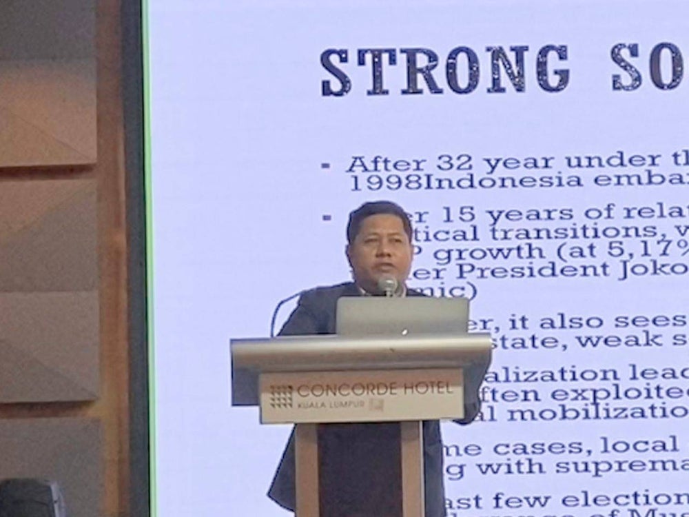 Director of the Centre for Religious and Cross-Cultural Studies (CTCS), Dr Iqbal Ahnaf, during his presentation titled 'Religion, Violence, and Peacebuilding', at the 10th International Islam and Liberty Conference (ILN)