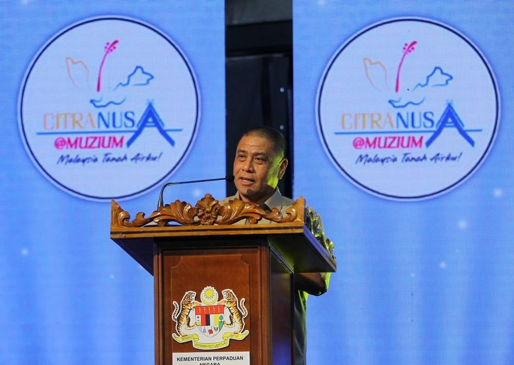Menteri Besar Datuk Seri Saarani Mohamad during his speech at the Citra Nusa@Matang Museum programme. - BERNAMA PIX