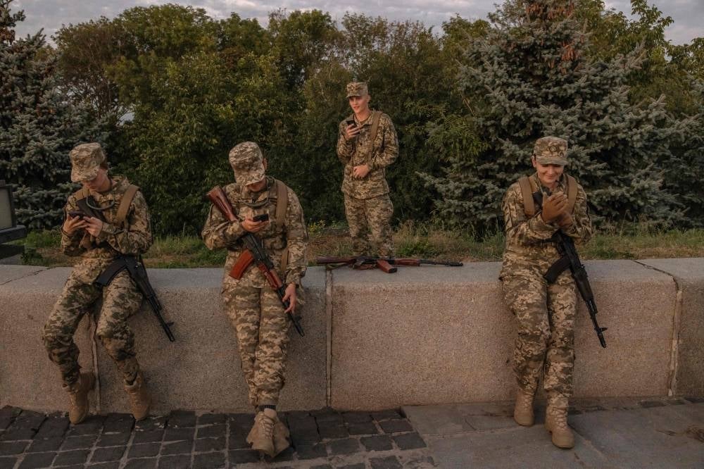 Ukrainian cadets wait after they attended a ceremony for taking the military oath at The National Museum of the History of Ukraine in the Second World War, in Kyiv, on September 8, 2023, amid the Russian invasion of Ukraine. More than 300 cadets took the oath of enlistment. (Photo by Roman PILIPEY / AFP)