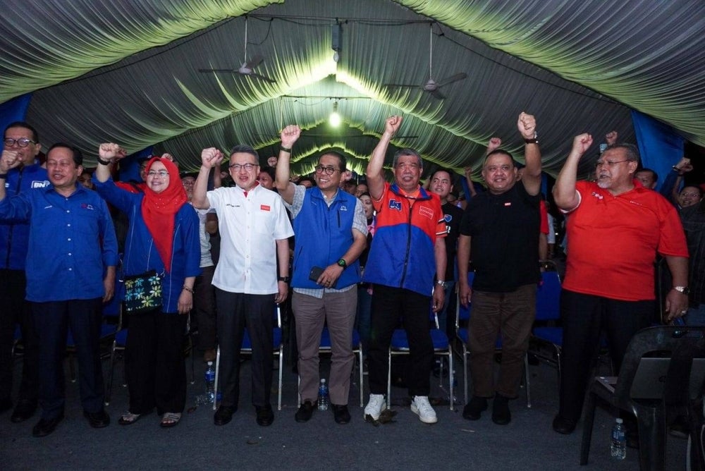 Mohamad Sabu (third from the right) Photo source: Mohamad Sabu official Facebook account 