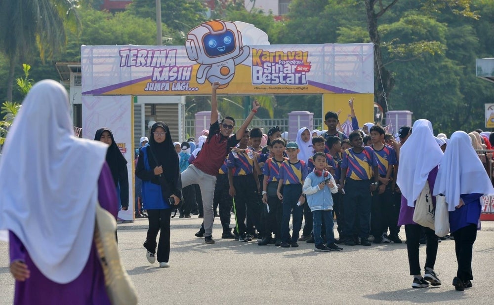 Students arriving for the final day of Karnival Pendidikan Sinar Bestari - FILE PIX 