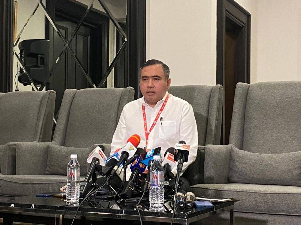 Loke added that the voters in Muar voted for Syed to ensure political stability and to show their confidence in the unity government. - Pix by Sinar Daily/Veishnawi Nehru