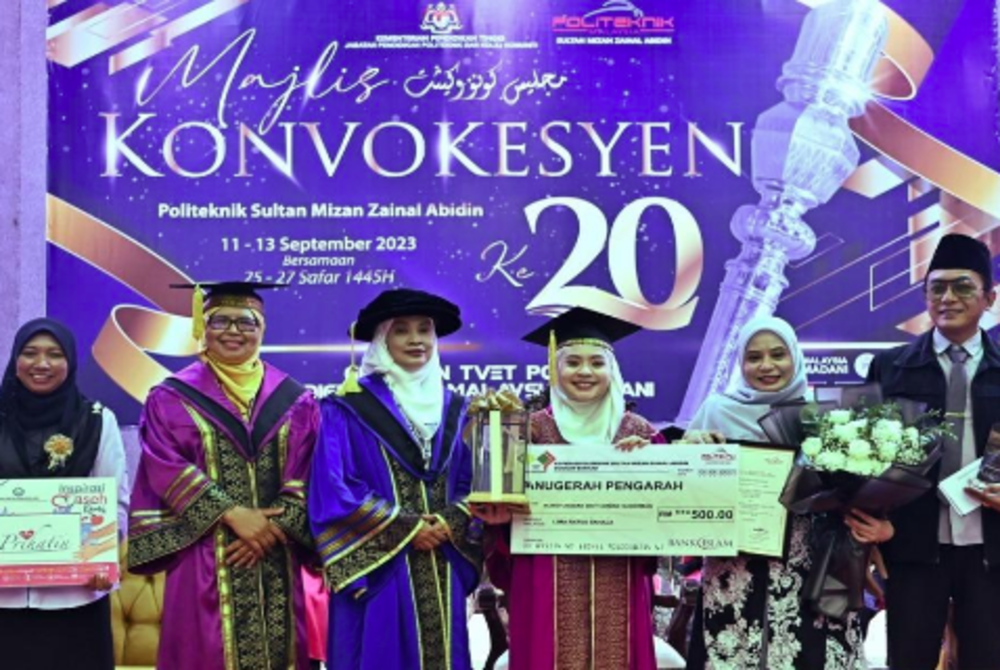 Two students who received the Sultan Mizan Zainal Abidin Polytechnic’s (PSMZA) Director’s Award at the 20th convocation ceremony today attributed their success to persistence and the willingness to sacrifice their sleep. - BERNAMA