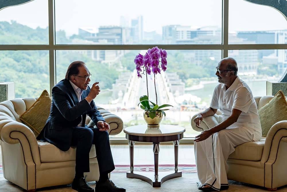 Anwar Ibrahim today received a visit from Indian mega star, Rajinikanth - @anwaribrahim (Twitter)