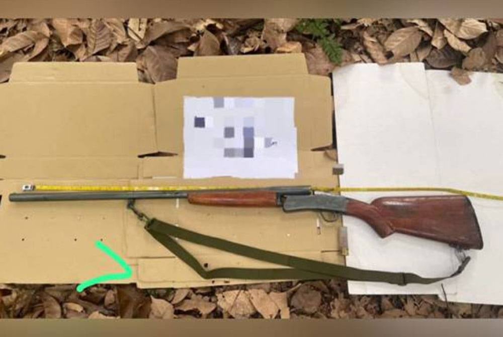 The police confiscated the shotgun and detained the suspect for further investigation. - PDRM photo