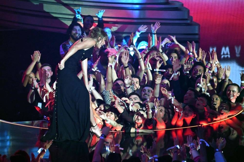 US singer-songwriter Taylor Swift greets fans as she arrives to accept the Song of the Year award for "Anti-Hero" onstage during the MTV Video Music Awards - AFP 