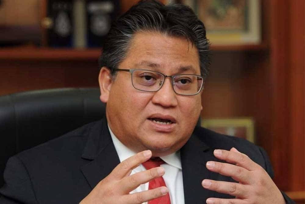 Umno supreme council member Datuk Nur Jazlan Mohamed said that such an action showed the Parliament interfering in the affairs of the Attorney General's Chambers as if it was questioning the judge's decision of Zahid's discharge not amounting to an acquittal (DNAA). - FILE PIX