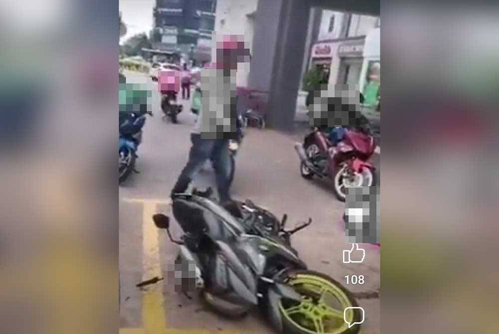 A video went viral on social media showing a food delivery rider kicking his motorcycle in front of a shopping centre.