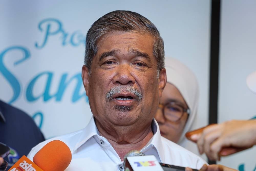 The country’s rice supply is sufficient to cover domestic needs for another four to five months and there is no urgent need to use the stockpile, said Agriculture and Food Security Minister Datuk Seri Mohamad Sabu. - BERNAMA 
