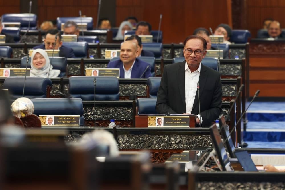 Datuk Seri Anwar Ibrahim today clarified that he did not intervene in the decision to grant a DNAA to Deputy Prime Minister Datuk Seri Ahmad Zahid Hamidi. - Photo by Bernama