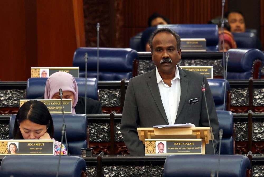 The government does not interfere in the foreign worker employment process especially in the selection of workers and their country of origin by employers, said Human Resources Minister V Sivakumar. - BERNAMA