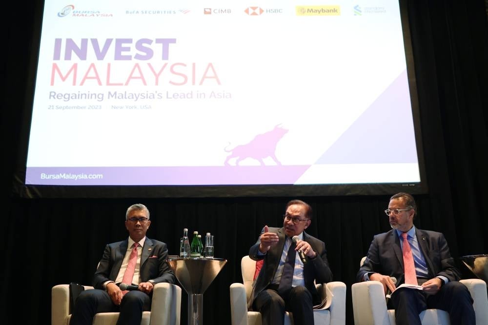 
NEW YORK, Sept 22 -- Prime Minister Datuk Seri Anwar Ibrahim during a question and answer session after delivering the keynote address at the Invest Malaysia event today.
Investment, Trade and Industry Minister Tengku Datuk Seri Zafrul Tengku Abdul Aziz (left). (BERNAMA PHOTO)
