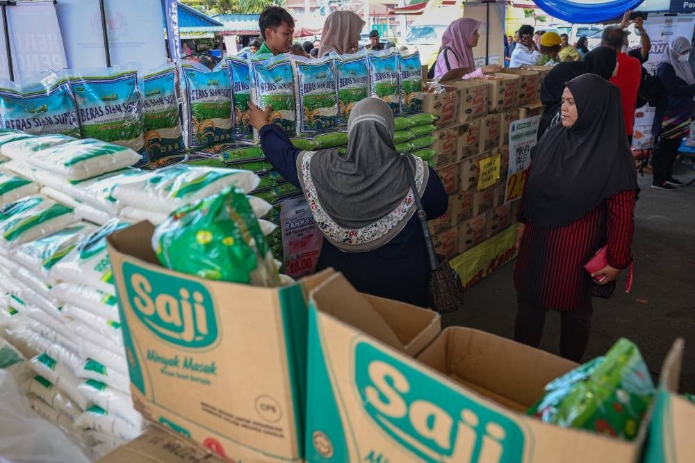 The Johor Domestic Trade and Cost of Living Ministry will hold an off-premises and mobile Rahmah Sales Programme in Pasir Gudang for two days starting on Sept 29. - Photo by Bernama