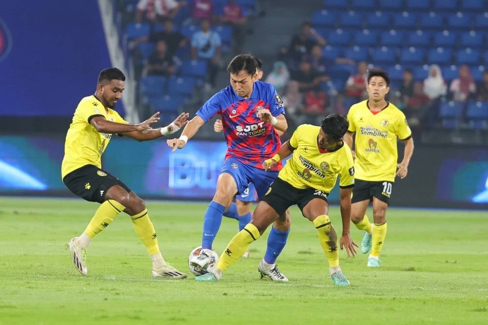 JDT lived up to their top billing by convincingly beating Negeri Sembilan 4-1 in their Malaysia Cup second leg quarterfinal at the Sultan Ibrahim Stadium, here last night to book their slot in the semifinals. - Photo by Bernama
