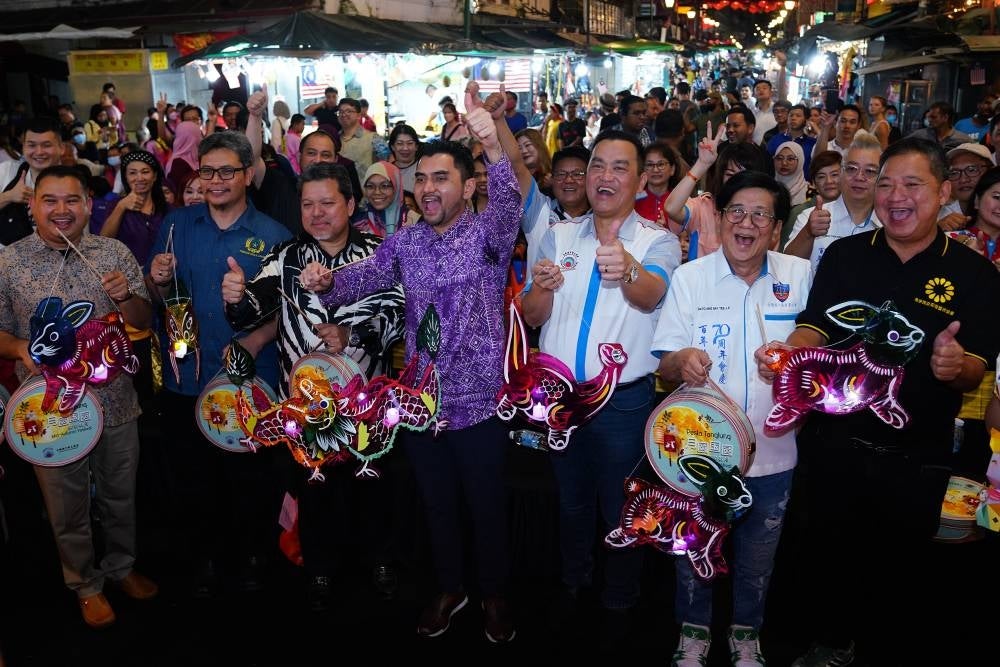 The Lantern Festival, also known as the Mooncake Festival and Mid-Autumn Festival, was jointly organised by the Kuala Lumpur Chinese Assembly Hall (KLCAH) and the Malaysian Drug Prevention Association (Pemadam) with the involvement of the local community. - Photo by Sinar/MOHD HALIM ABDUL WAHID