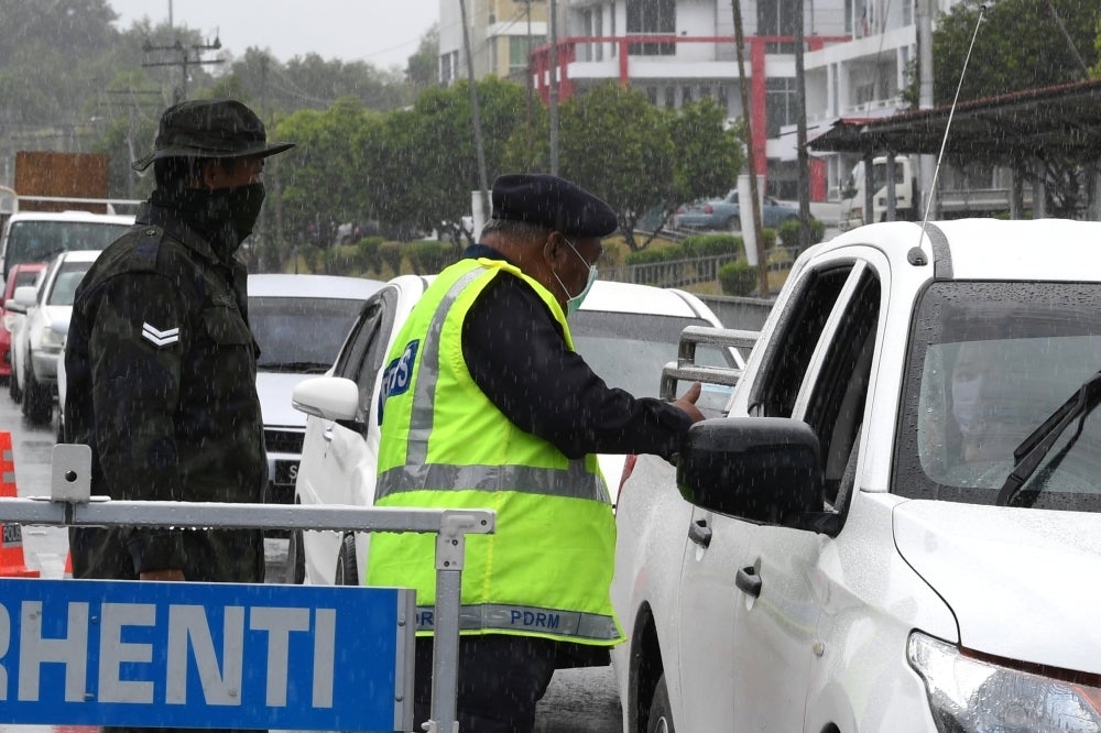 Experts urged highway roadblocks pose traffic hazards - FILEPIX