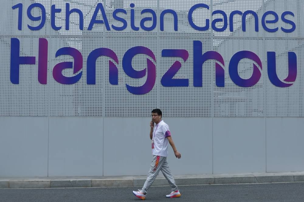The national squash squad got off on the right foot in the Asian Games, with both the men’s and women’s teams notching victories in all matches held at the Hangzhou International Expo Centre. - Photo by Bernama