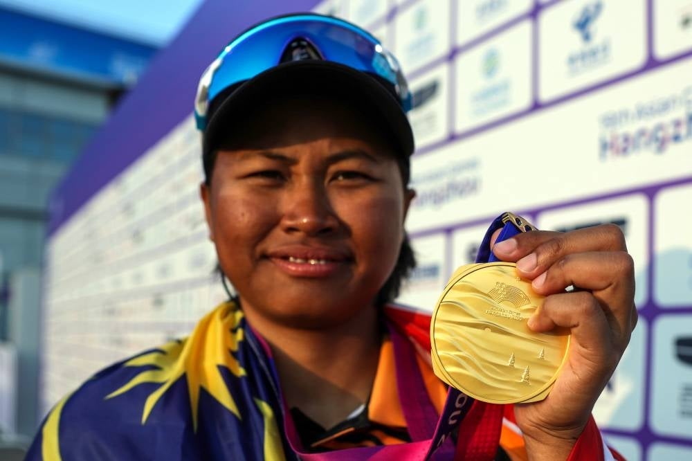 National female sailor Nur Shazrin Mohamad Latif with her god medal - FILE PIX 