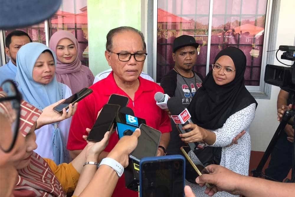 Pahang Menteri Besar Datuk Seri Wan Rosdy Ismail said he was not campaigning in Pelangai during a programme held here, but was instead attending to his official duties - FILE PIX 
