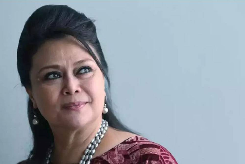 Legendary singer Datuk Khadijah Ibrahim, 64, was among the recipients of the Timeless Inspirations Awards at ‘The Celebration: Life Begins at 50, 2nd Seniors Festival 2023’, which took place at the Atria Shopping Gallery here today. - FILE PIX