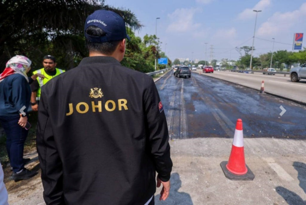 Road resurfacing and repair works involving the Pasir Gudang Highway here are expected to be fully completed by the middle of next month. - Datuk Onn Hafiz Ghazi 