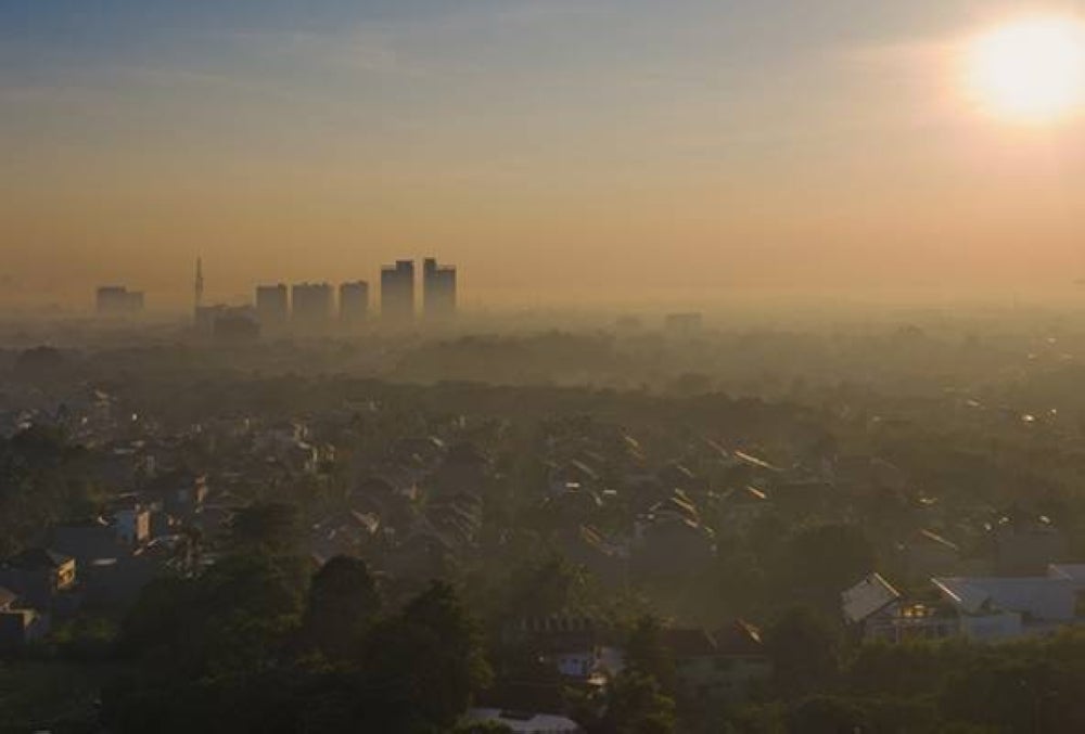 Kota Palembang enveloped in the haze suspected of being from the open fires in South Sumatera - AWANI