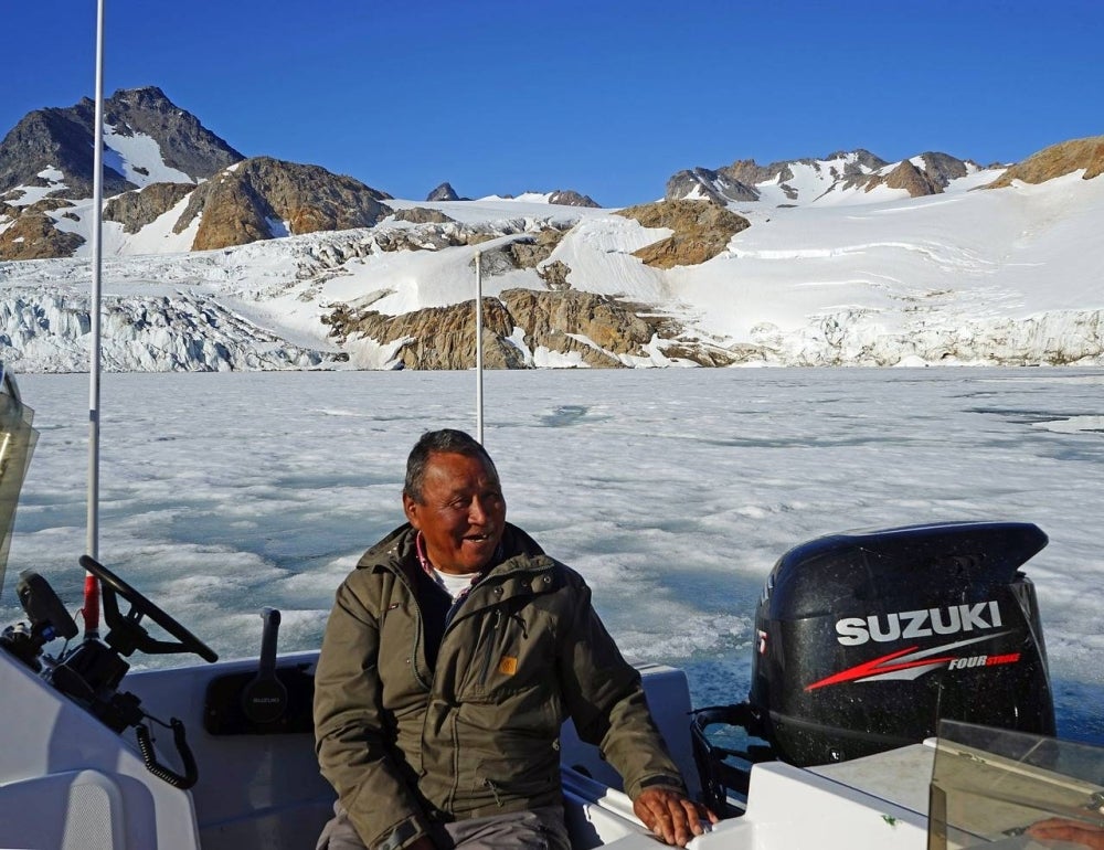 An inuit man in a boat - 123rf 
