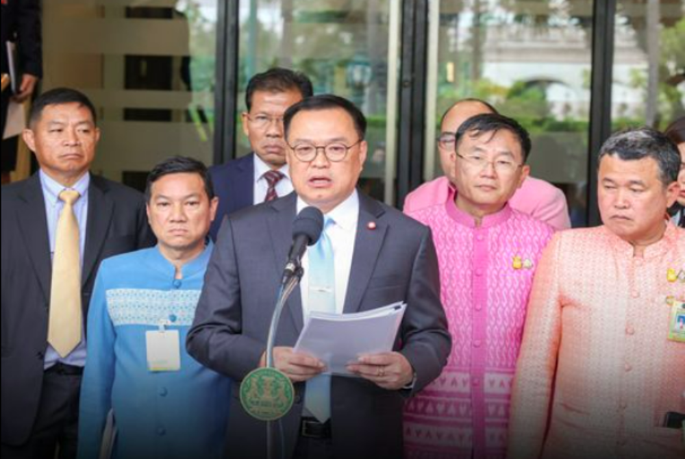 "From now on, people should not be allowed to carry guns around at their own will," Interior Minister Anutin Charnvirakul (centre) was quoted by the Bangkok Post newspaper on Thursday as saying. "There should be no instances of people venturing out with a firearm to settle conflicts." - Facebook