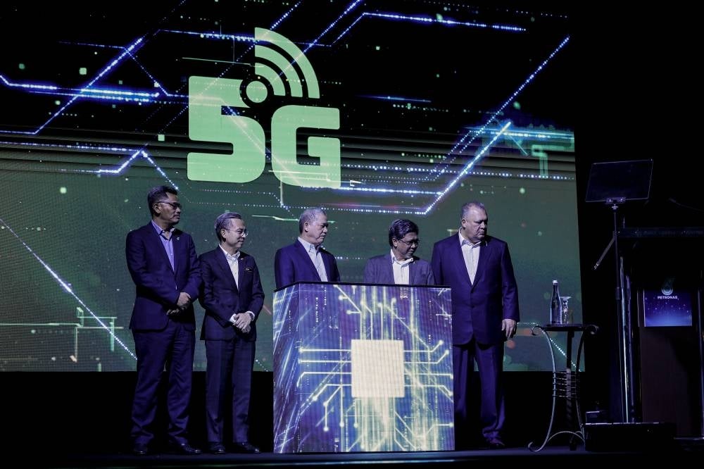 
Deputy Prime Minister Datuk Seri Fadillah Yusof (centre) launched the First Commercial 5G Private Network in Malaysia, today - BERNAMA
