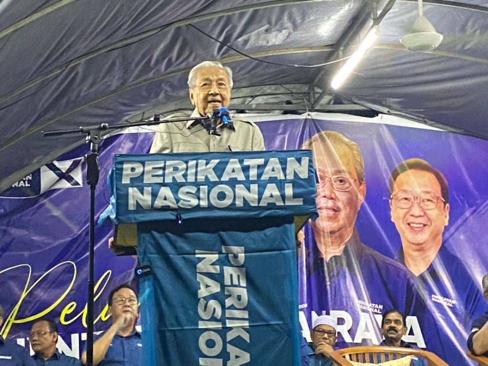 Dr Mahathir at the Ceramah Mega Perikatan Nasional (PN) in Pelangai today.