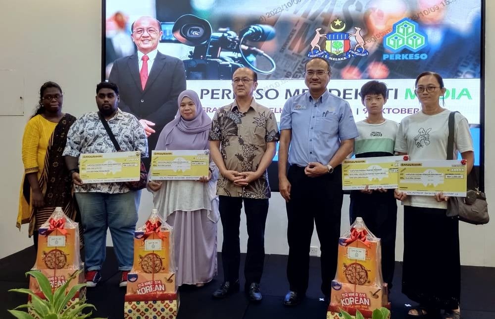 Melaka Social Security Organisation (Socso) director Abd Razak Omar (third from the right) at the 'Perkeso Mendekati Media' programme - BERNAMA PIX