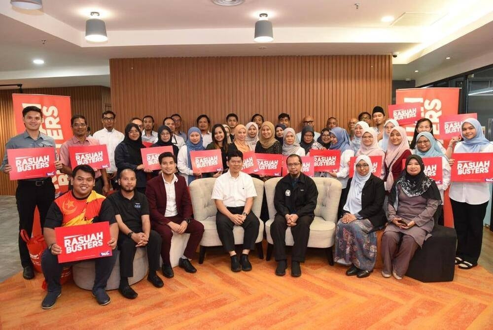 Rasuah Busters in collaboration with Selangor Menteri Besar Institute (MBI) had organised the Integrity Hub Training to achieve a good governance for several owned subsidiaries as well as the Sustainable Development Goals (SDG). - MOHD RAFIQ REDZUAN HAMZAH.