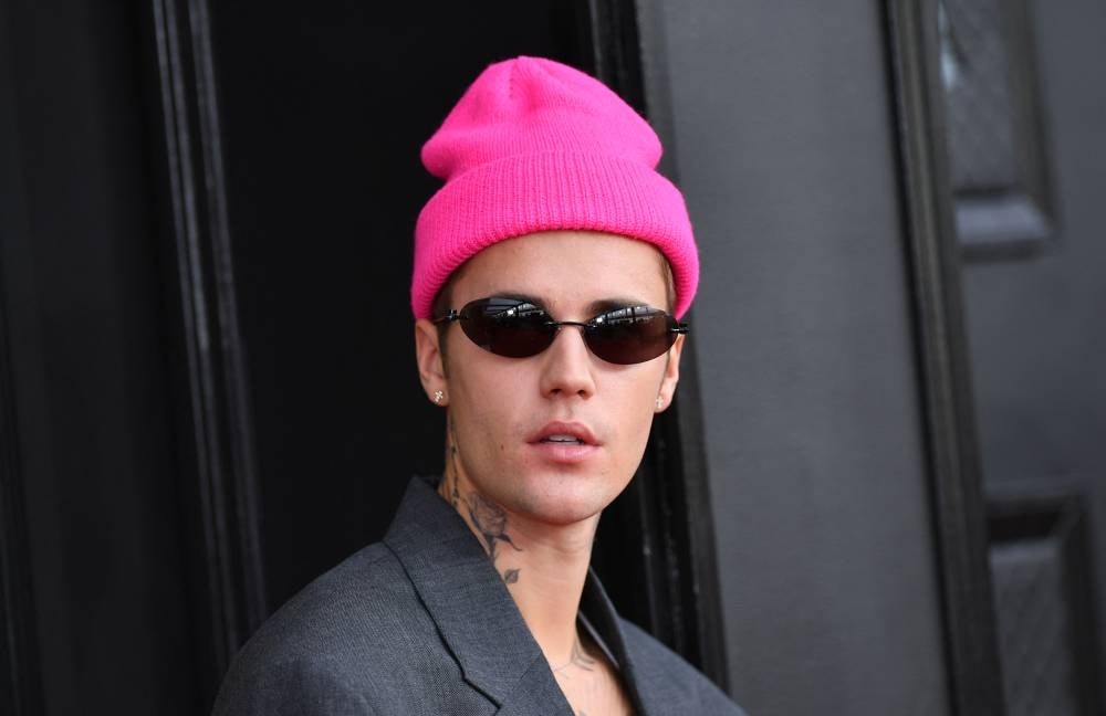 Canadian singer-songwriter Justin Bieber arrives for the 64th Annual Grammy Awards at the MGM Grand Garden Arena in Las Vegas on April 3, 2022. (Photo by ANGELA WEISS / AFP)