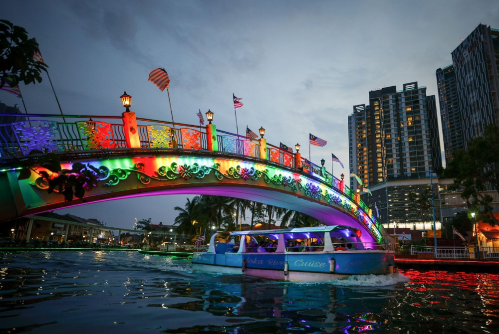 The amount of garbage collected in Sungai Melaka will be used as a benchmark or indicator of the level of cleanliness of the city of Melaka and the civic awareness of its residents in preparation for the Visit Melaka Year 2024 (TMM2024). - BERNAMA