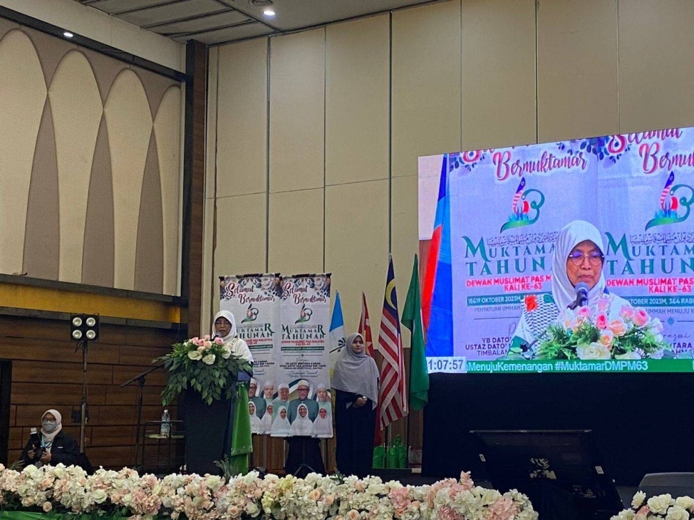 Pas Muslimat chief Nuridah Mohd Salleh delivering her keynote address to delegates -PIX by NURUL ATIKAH SARJI