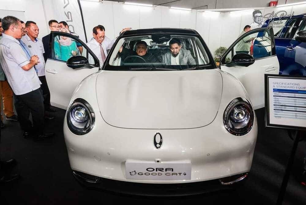 The nation’s first energy efficient vehicle (EEV) and electric vehicle (EV) manufacturing plant is set to be built in the Hicom Pegoh Industrial Park here with an investment value exceeding RM100 million. - Facebook