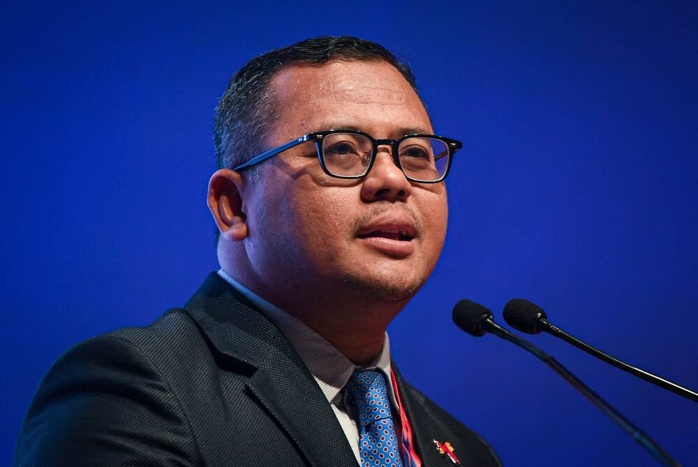 Selangor Menteri Besar Amirudin Shari said the SelGDX portal’s development involved more than 70 government departments and agencies within the state, with more than 30 application programming interfaces (APIs). - BERNAMA 