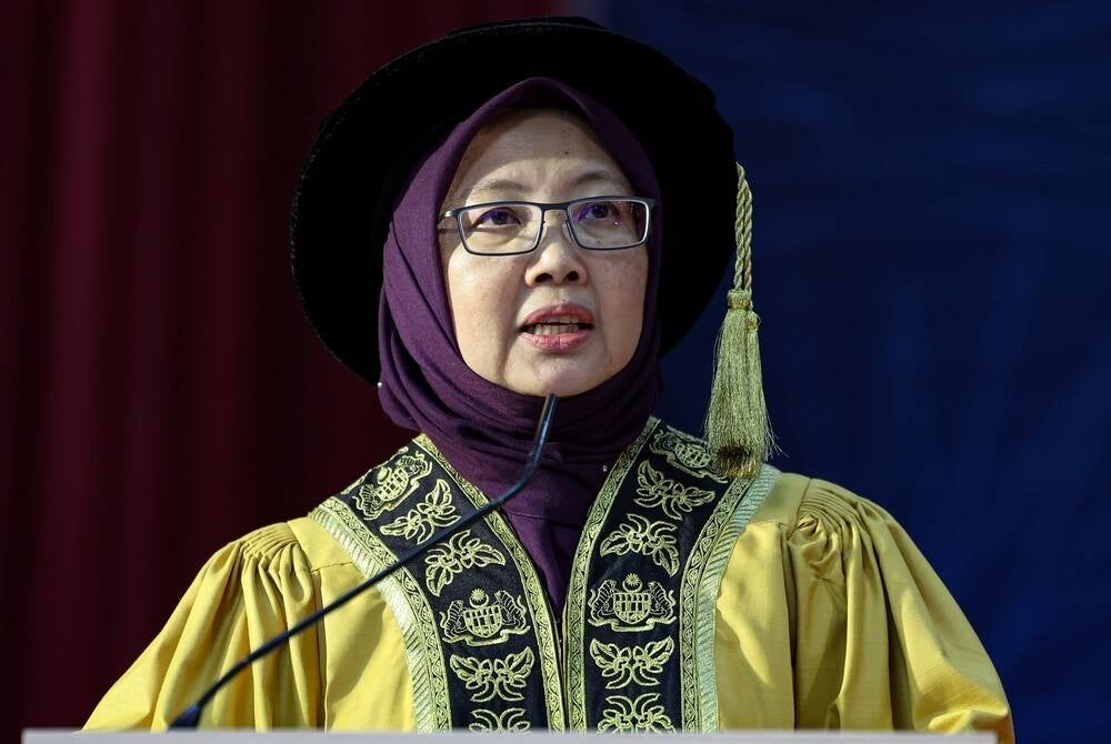 Health Minister Dr Zaliha Mustafa asked the people to pray for his quick recovery. - BERNAMA