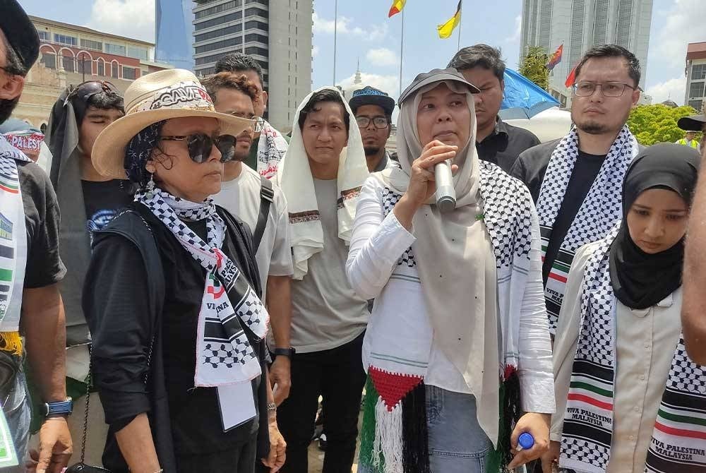 Nurul Izzah (centre) attended the Freedom for Palestine gathering at Dataran Merdeka today - FILE PIX 
