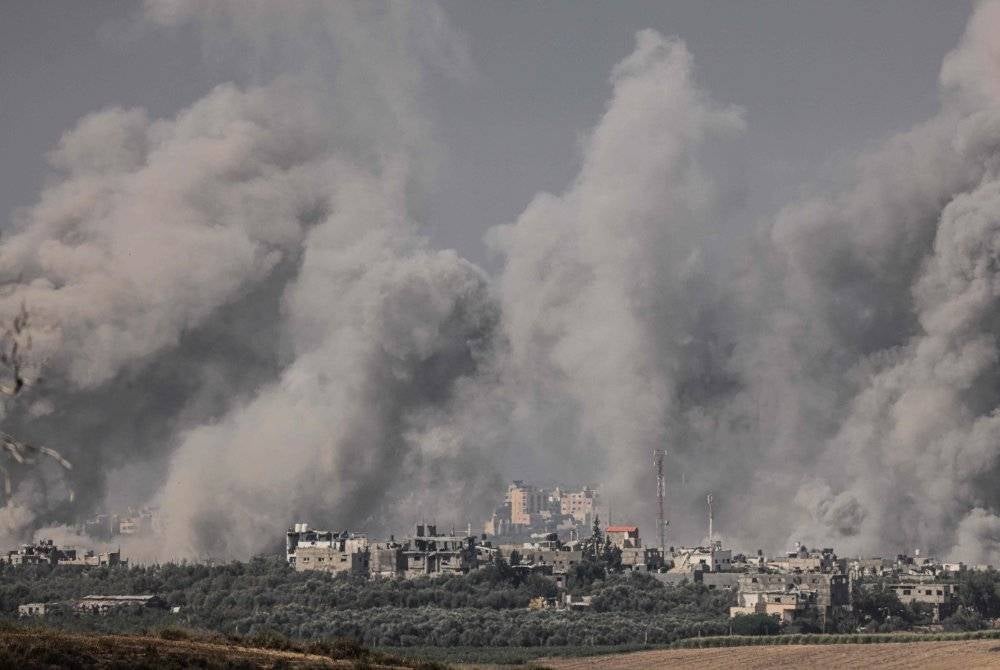A plume of smoke in the northern Gaza Strip following an Israeli attack. - AFP photo