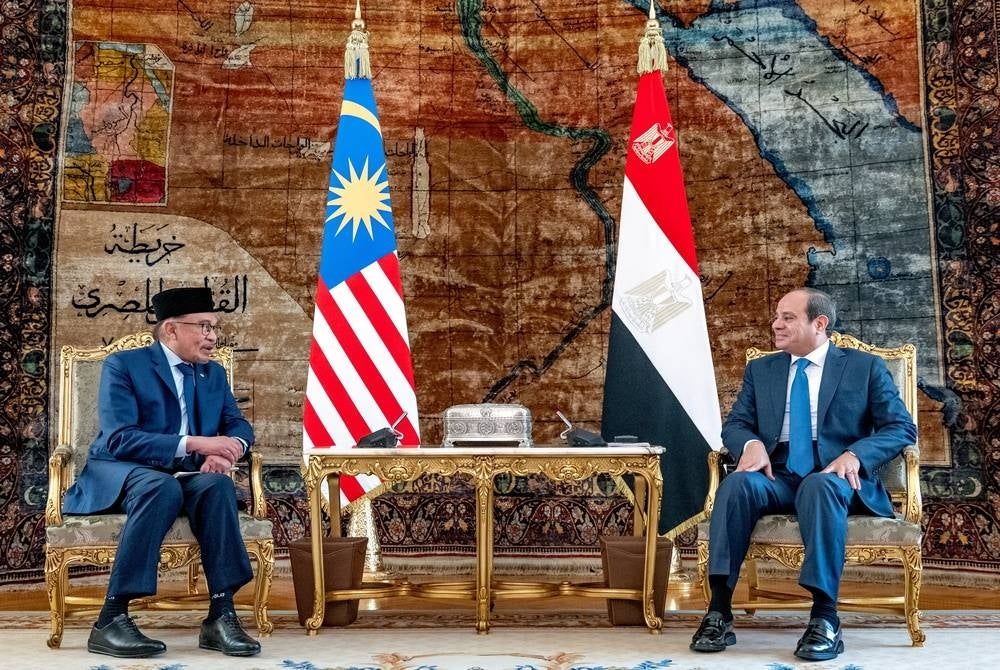 Malaysian Prime Minister Datuk Seri Anwar Ibrahim (left) holding a meeting with Egyptian President Abdel Fattah El-Sisi at the Al-Ittihadiya Palace on Monday. - BERNAMA