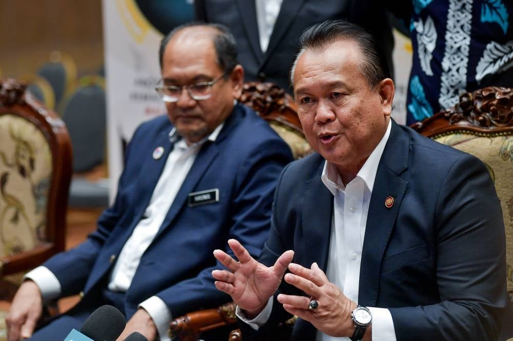 Alexander Nanta Linggi (right). Bernama FILE PIX