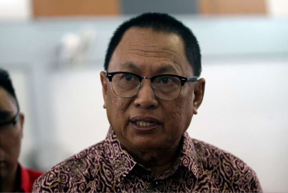 Umno supreme council member Datuk Dr Mohd Puad Zarkashi said that MoE should not give in to the pressure when the whole world is condemning the Zionist regime's atrocities towards the Palestinian people. - FILE PIX