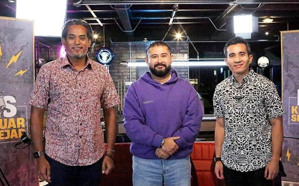 In an episode of Khairy Jamaluddin and Shahril Hamdan’s Keluar Sekejap podcast, Tunku Ismail Sultan Ibrahim says that while his father Sultan Ibrahim is firm, he is also a very understanding ruler. 