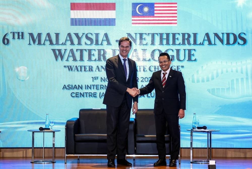 Netherlands Prime Minister Mark Rutte (left) and Natural Resources, Environment and Climate Change Minister Nik Nazmi Nik Ahmad during the 6th Malaysia-Netherlands Water Dialogue held at the Asian International Arbitration Centre, today. - BERNAMA 