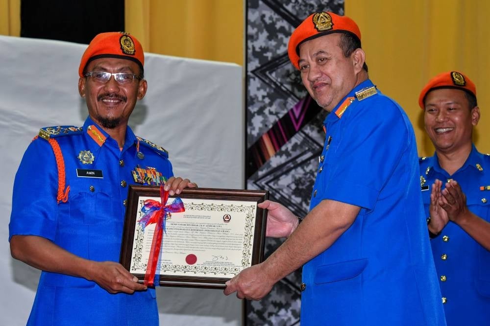 APM chief commissioner Datuk Aminurrahim Mohamed (left) - BERNAMA PIX