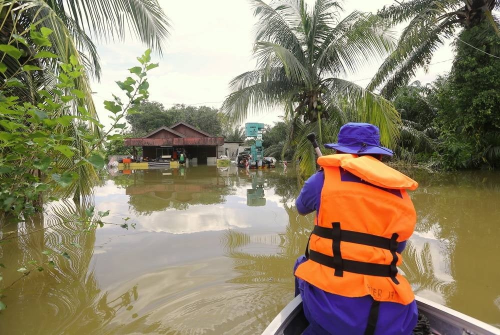 The number of flood victims in three districts in Perak continued to increase this morning with 419 people from 121 families compared to 379 people from 107 families, last night, while another Temporary Relief Centre (PPS) was opened. - BERNAMA 