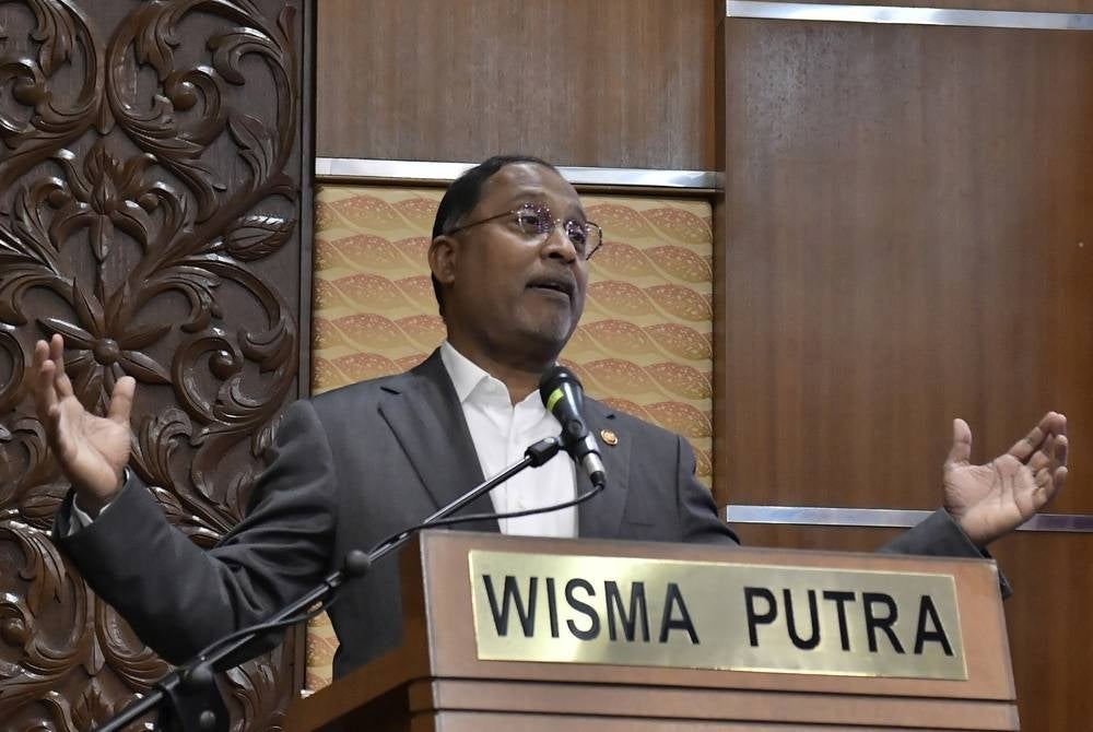 Foreign Affairs Minister Datuk Seri Dr Zambry Abdul Kadir said that the program, which was held for the first time in the ministry building today, promotes cultural diplomacy and brings the ministry closer to the people and the international community. - BERNAMA 