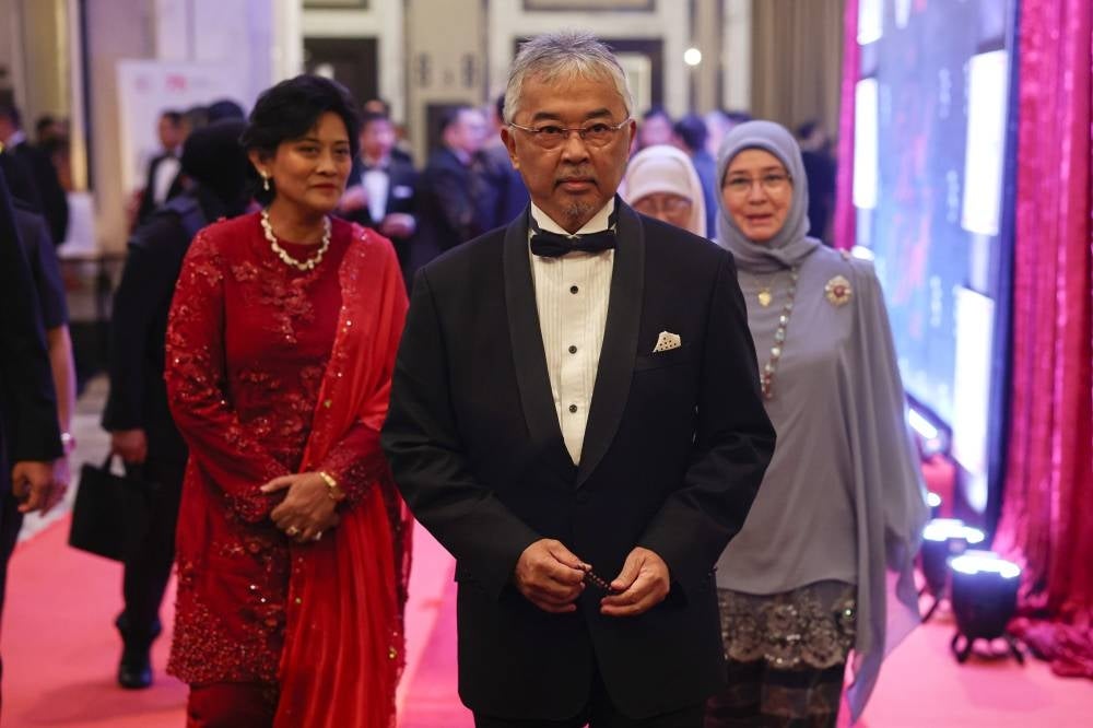Yang di-Pertuan Agong Al-Sultan Abdullah Ri'ayatuddin Al-Mustafa Billah Shah and Raja Permaisuri Agong Tunku Hajah Azizah Aminah Maimunah Iskandariah heading towards the MRCS 75th Anniversary Charity Gala Dinner - BERNAMA PIX